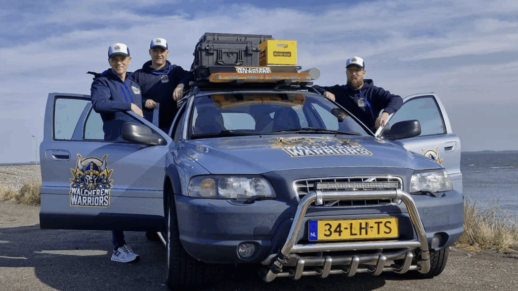 3000 kilometre road trip with map, compass and fridge