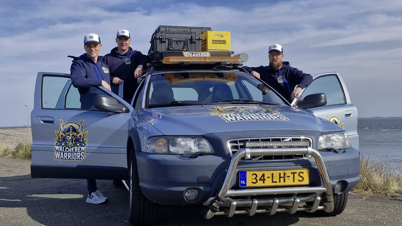 3000 kilometre road trip with map, compass and fridge